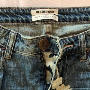 oneteaspoon awesome baggies with white flowers